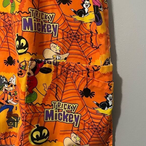 Disney Halloween nurse scrub top L or XL - Picture 4 of 6